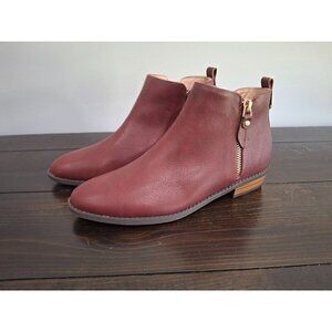 Journee Collection Ellis Bootie in Wine/NWOB, Size 5.5